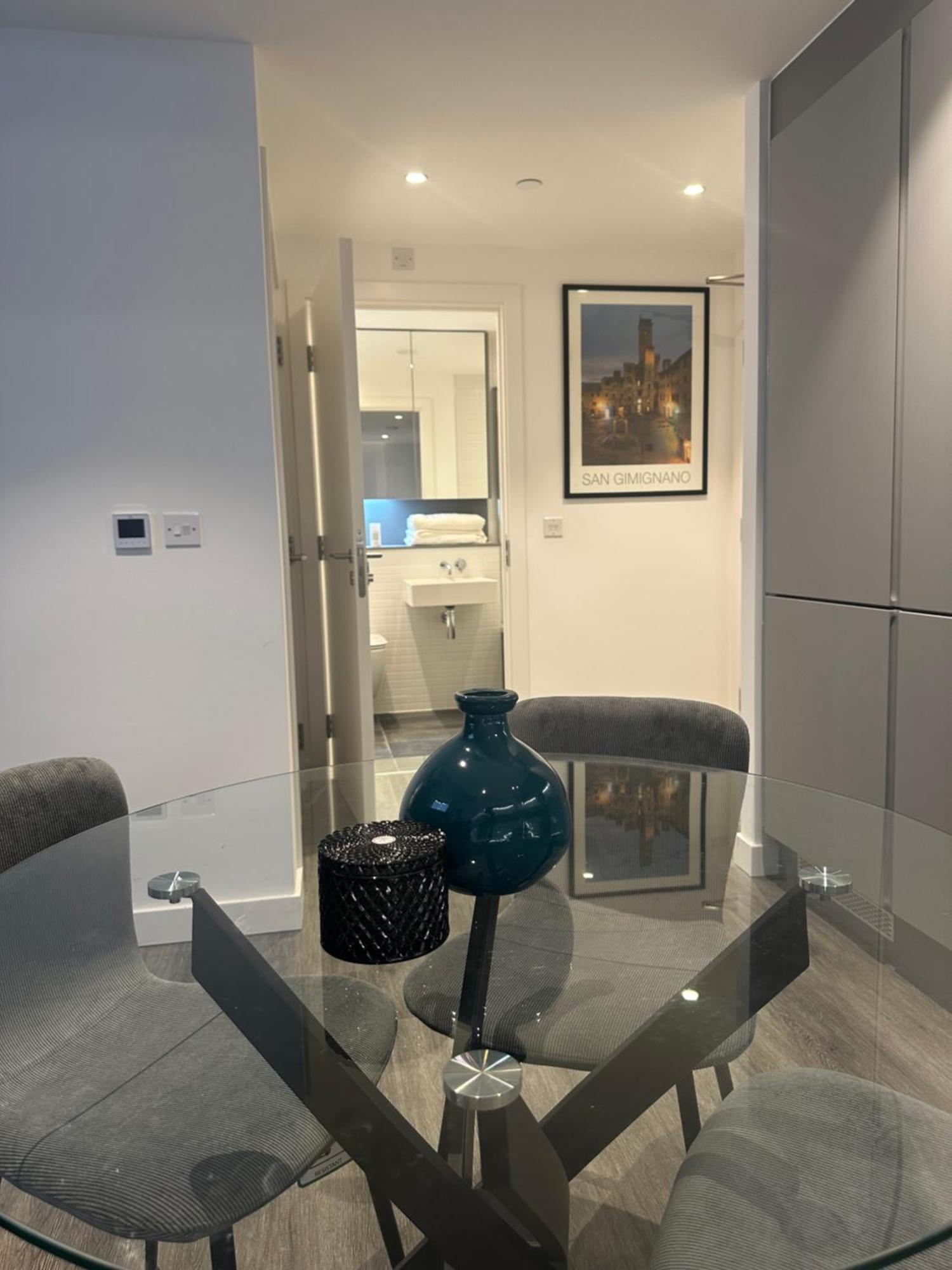 He Luxury * Abbey Wood