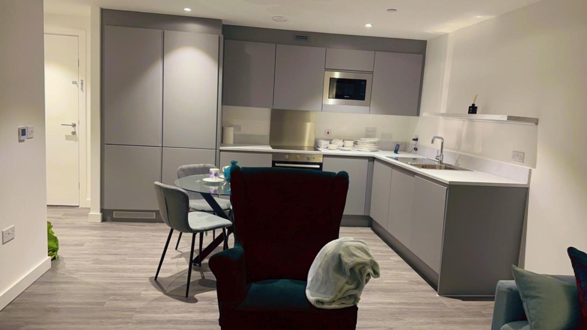 He Luxury * Abbey Wood