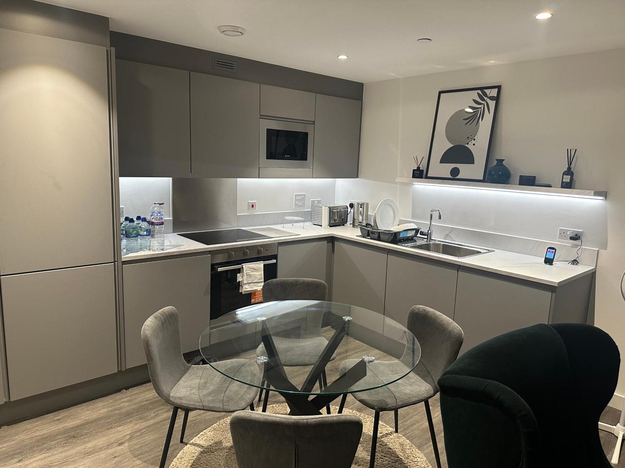 He Luxury * Abbey Wood